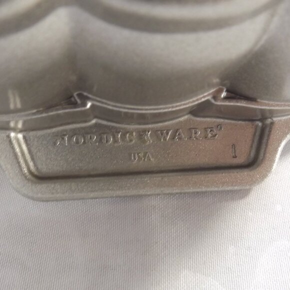 Vintage Gingerbread Loaf Pan, Nordic Ware, Heavy Cast Aluminum BAKEWARE - Picture 8 of 16